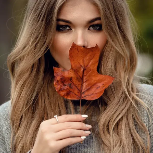 Oversized outerwear and cozy knitwear in everyday Fall/Winter fashion trends